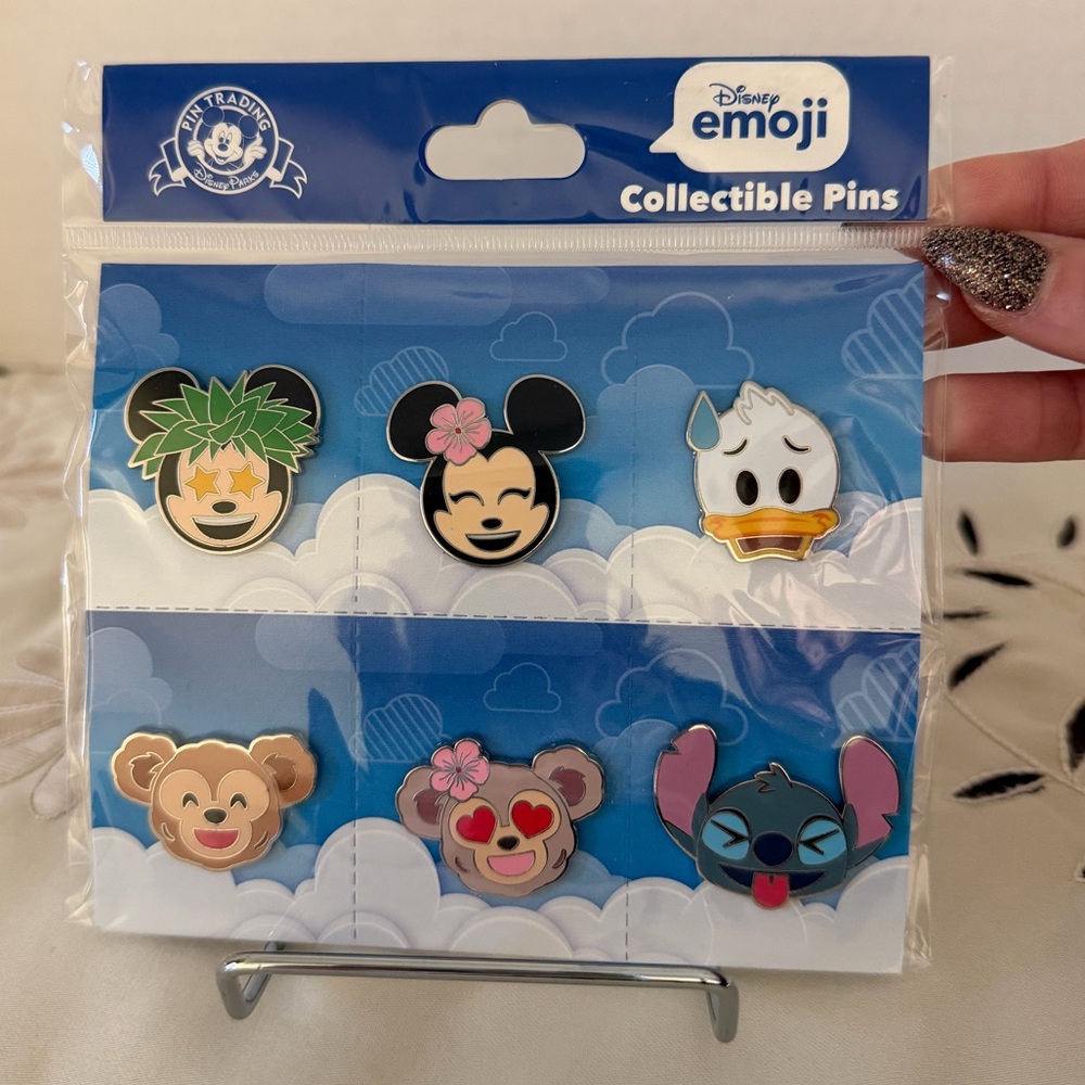 Disney Emoji Collectible Pins Set - Aulani